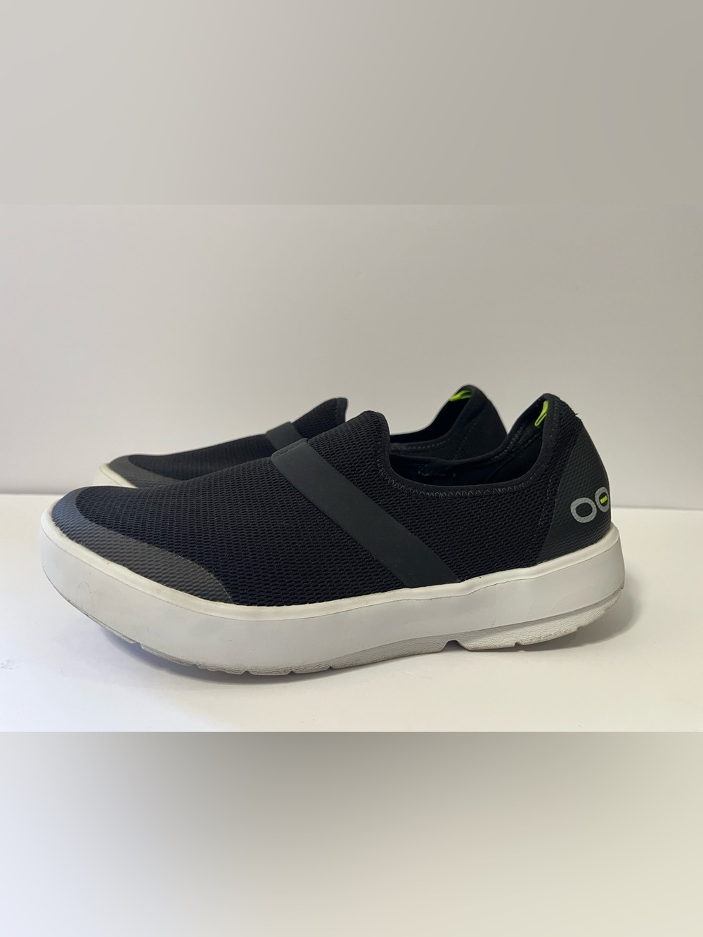 OOFOS OOmg Women's Sneakers Low Recovery Black Slip On 11 Comfort Shoes